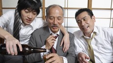 Áp lực trên bàn nhậu của dân công sở châu Á