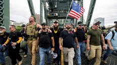 Phe cực hữu tuần hành tại Portland. Ảnh: AP