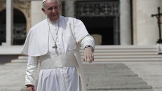 Giáo hoàng Francis bị mắc kẹt trong thang máy