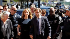 Nữ diễn viên Felicity Huffman bị kết án 2 tuần tù giam