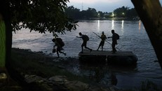 Mỹ cáo buộc binh sĩ Mexico giúp người tị nạn vượt biên