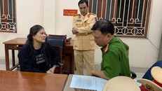 Công an lấy lời khai một đối tượng. Ảnh: VietNamNet