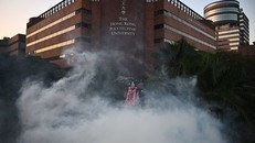 Bất ổn tại Hong Kong: Khói lửa nghi ngút tại trường Đại học Bách khoa