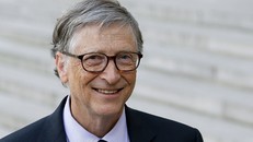 Bill Gates chính thức 'soán ngôi' Jeff Bezos 