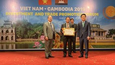 Anh hùng Lao động Hoàng Đức Thảo, Chủ tịch HĐQT, TGĐ Busadco, Chủ tịch Hiệp hội Doanh nghiệp Khoa học Công nghệ Việt Nam được vinh danh với giải thưởng TPO 10 “nhà quản lý, trí thức tiêu biểu hội nhập ASIA 2019”.