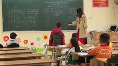 Một lớp học trên địa bàn huyện Mê Linh vắng bóng học sinh. Ảnh: GD&TĐ