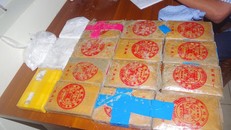 Phát hiện 25 bánh heroin trôi dạt trên bờ biển Quảng Nam