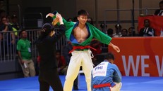 Lê Đức Đồng giành chiếc HCV Kurash. Ảnh: Đoàn TTVN