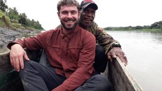 Zac Efron mắc thương hàn khi quay chương trình sinh tồn 