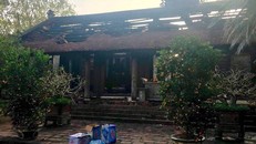 Tam bảo của chùa Cự Đà đã bị cháy rụi. Ảnh: ANTĐ