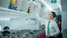 Tiếp viên trưởng Bamboo Airways trả lại hơn 100 triệu cho khách quên trên máy bay