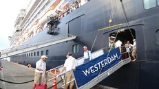 Campuchia yêu cầu Malaysia tái xét nghiệm du khách trên tàu Westerdam bị nhiễm Covid-19