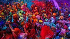 Lễ hội sắc màu Holi vẫn diễn ra bất chấp nỗi lo dịch bệnh
