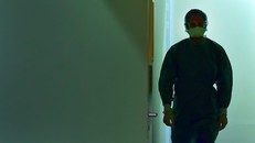 Tâm thư của bác sĩ Ý: 'Mọi máy thở đều quý như vàng'