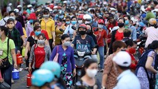 Công ty Pouyuen có 62.000 công nhân, giờ tan ca luôn đông đúc, chen lấn gây lo ngại cho công tác chống dịch của TP. Ảnh: VOV