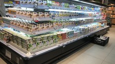 Nhiều loại sản phẩm của Vinamilk đang được bán trong các siêu thị lớn tại Trung Quốc.