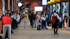 Người dân tại thành phố Christchurch hôm thứ Hai. Ảnh: The NY Times