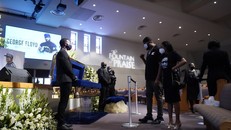 Quan tài của George Floyd được đặt trên sân khấu buổi lễ tưởng niệm. Ảnh: AP