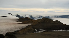 Iceland đối diện nguy cơ núi lửa phun trào 