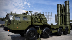 Hệ thống phòng thủ tên lửa S-400 tiên tiến của Nga sẽ được chuyển giao cho Ấn Độ. Ảnh: AFP