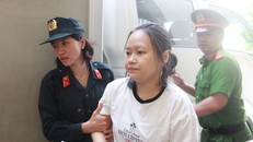 Bị cáo Phạm Thị Thiên Hà (chủ mưu) tại TAND tỉnh Bình Dương ngày 26/6. Ảnh: PLO