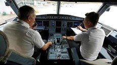 Tạm đình chỉ phi công Pakistan hoạt động tại Việt Nam