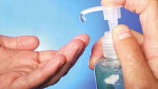 3 người chết, 1 người mù do uống nước rửa tay