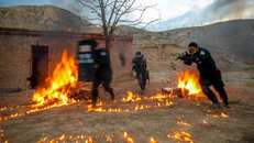 Biên phòng Trung Quốc diễn tập hôm thứ Ba. Ảnh: Weibo