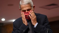 'Mỹ có thể ghi nhận 10 vạn ca mắc COVID-19 mỗi ngày'