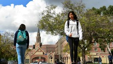 Du học sinh Mỹ thấp thỏm trước viễn cảnh bị trục xuất