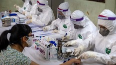 6% cán bộ y tế mắc COVID-19