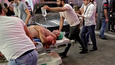 Vụ nổ kinh hoàng tại cảng Beirut - thủ đô của Lebanon, đã khiến hơn 4.000 người bị thương. Ảnh: AFP