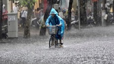 Hoàn lưu bão số 4 gây mưa lớn cho Bắc Bộ