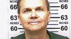 Kẻ giết John Lennon từ chối ân xá lần thứ 11