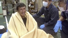 Ông Edvardo Sareno hiện vẫn là nạn nhân duy nhất sống sót sau vụ chìm tàu. Ảnh: AP