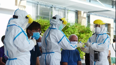 Ưu tiên chuyên gia, nhà đầu tư nước ngoài, người Việt Nam nhập cảnh