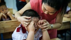 Phụ huynh như 'đánh trận' với con học môn Tiếng Việt lớp 1