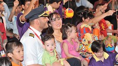 Vietjet cùng Quỹ học bổng Vừ A Dính thắp sáng tương lai con em đồng bào dân tộc thiểu số, biển đảo