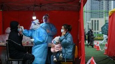 Trung Quốc tiêm vaccine COVID-19 cho các nhóm chủ chốt