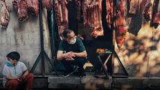 Người Vũ Hán 'gồng mình' bước vào năm mới