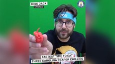 Người đàn ông Canada lập kỷ lục thế giới về ăn ớt cay