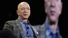 Jeff Bezos rời khỏi vị trí CEO Amazon 