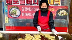 Tiệm bánh xèo của bà Lee Soon-ai. Ảnh: Reuters