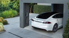 Xe chạy xăng gây lãng phí gấp hàng trăm lần xe điện