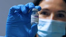 AstraZeneca không tìm thấy nguy cơ gây đông máu trong vaccine