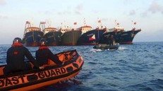 Cảnh sát biển Philippines đụng độ với các tàu Trung Quốc đang neo đậu tại Đá Ba Đầu hôm 14/4. Ảnh: Cảnh sát biển Philippines