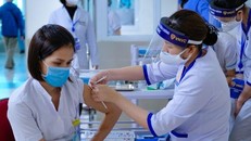 Nữ điều dưỡng sốc phản vệ sau khi tiêm vaccine