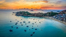 Quy Nhơn là điểm đến du lịch mới nổi thu hút khách du lịch trong nước và quốc tế.