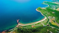 Bãi Lữ vẫn giữ được vẻ đẹp thuần khiết mà thiên nhiên đã ưu ái ban tặn.