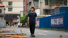 Huang Yulong - người đã thắt ống dẫn tinh ở tuổi 26 và dự định sẽ không có con. Ảnh: NY Times